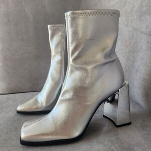 Gianni Bini Heeled Booties 9.5 Silver Leather Border-Line Square Toe New $110